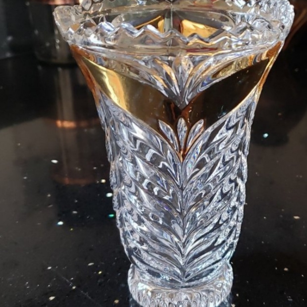 VINTAGE GOLD TRIMMED CRYSTAL VASE - Picture 4 of 6